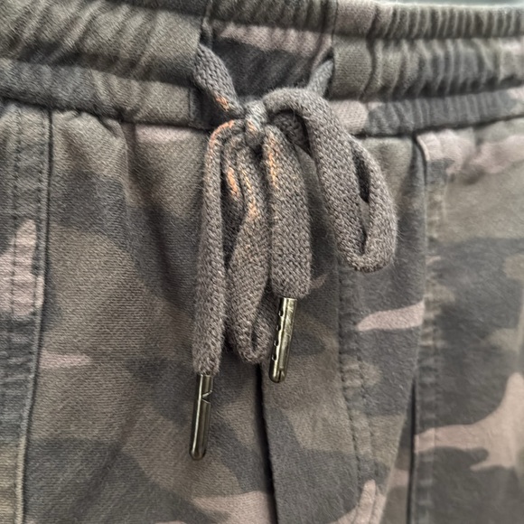 Athleta Farallon Short Camo - Picture 4 of 7